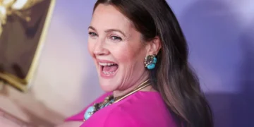 (Видео) „Не носам градник затоа што сум престара за него, не ми е гајле дали градите ми се до колена“