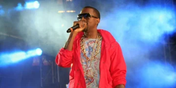 По Британија, и Полска го откажа концертот на Канје Вест поради контроверзии