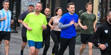 (Фото) Муцунски: Утрински 6 километри низ Скопје со белгискиот министер за надворешни работи