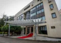МВР го продолжи работното време на шалтерот за одобренија за патување на малолетници во Скопје