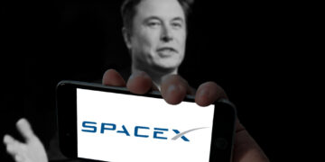 SpaceX на Маск го престигна Amazon на Безос неколку дена по излегувањето на берзата
