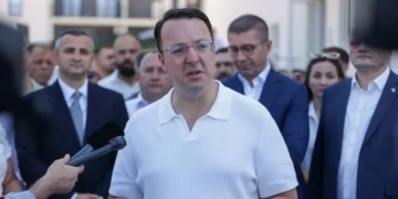 Николоски: Распределни 47 социјални станови во Дебар, грижата за ранливите категории семејства е приоритет на Владата