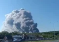 (Видео) Украински дронови нападнаа руски региони: погодена рафинерија, експлозии кај воена база
